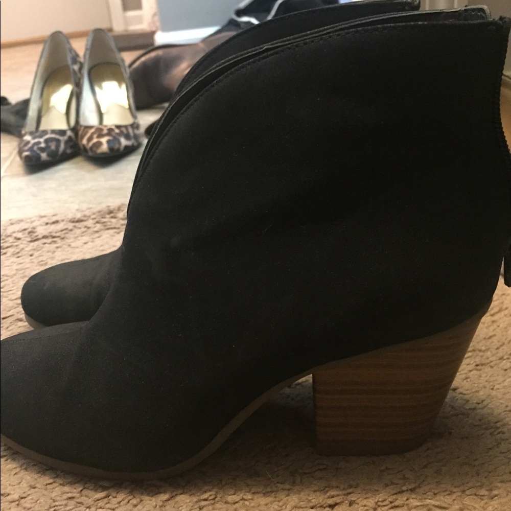 super cute ankle boot: very comfy! only worn once.